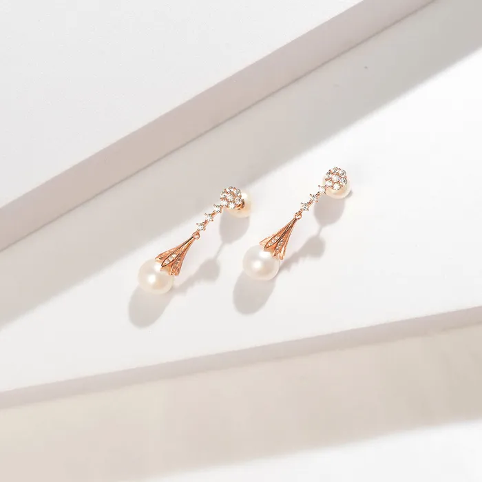 Earrings Elegant Pearl Earrings WE00516 Pearly Lustre