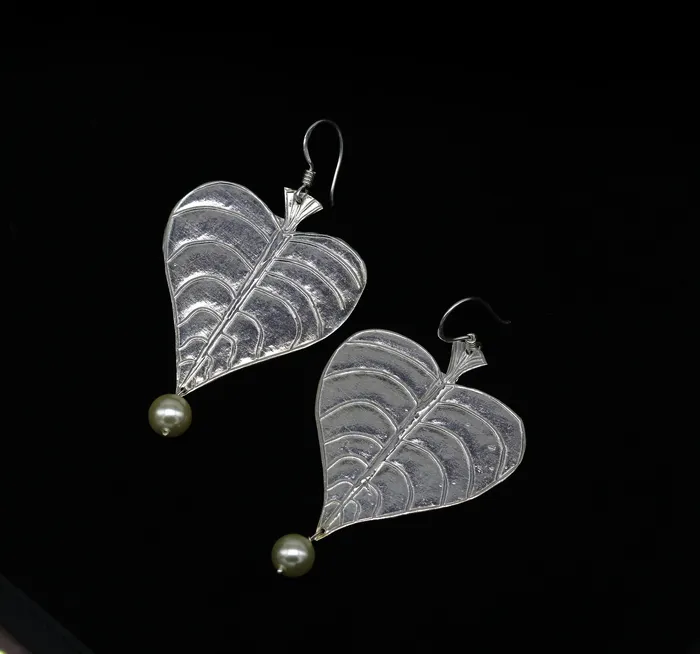 Earrings TRIBAL ORNAMENTS 925 sterling silver handmade peepal tree leaf earring with pretty hanging pearl excellent customized hoops earring summer collection ear490