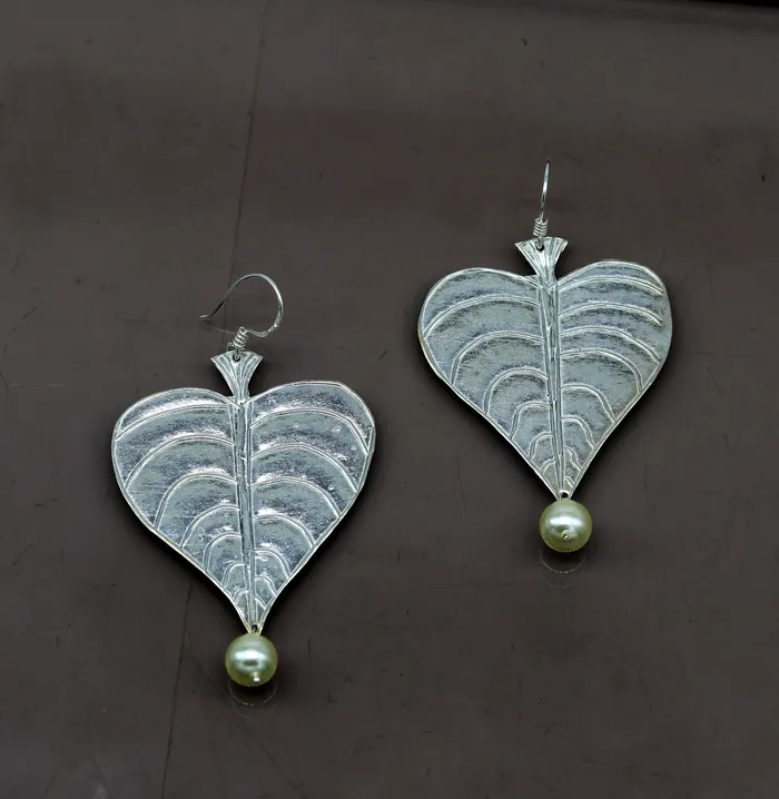 Earrings TRIBAL ORNAMENTS 925 sterling silver handmade peepal tree leaf earring with pretty hanging pearl excellent customized hoops earring summer collection ear490