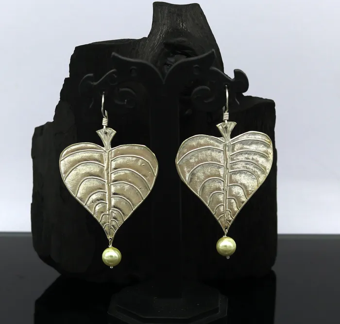 Earrings TRIBAL ORNAMENTS 925 sterling silver handmade peepal tree leaf earring with pretty hanging pearl excellent customized hoops earring summer collection ear490
