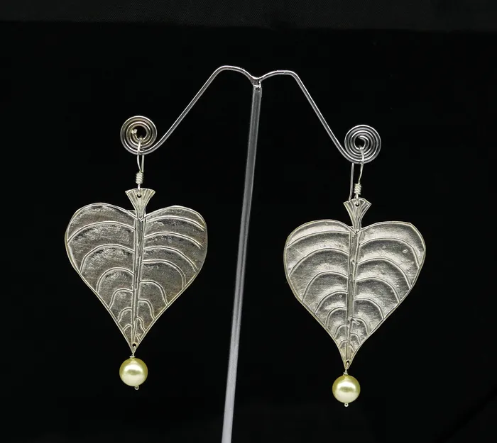Earrings TRIBAL ORNAMENTS 925 sterling silver handmade peepal tree leaf earring with pretty hanging pearl excellent customized hoops earring summer collection ear490