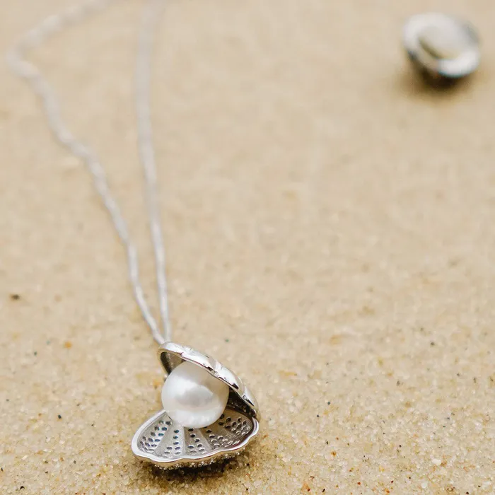 Necklaces Wonderland Freshwater Pearl Necklace WN00062 Pearly Lustre
