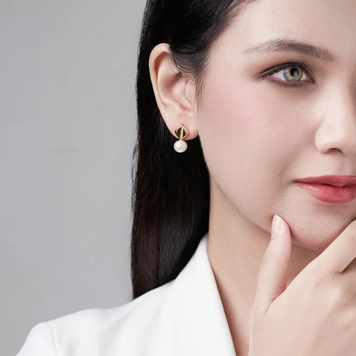 Pearly Lustre Earrings Elegant Freshwater Pearl Earrings WE00718