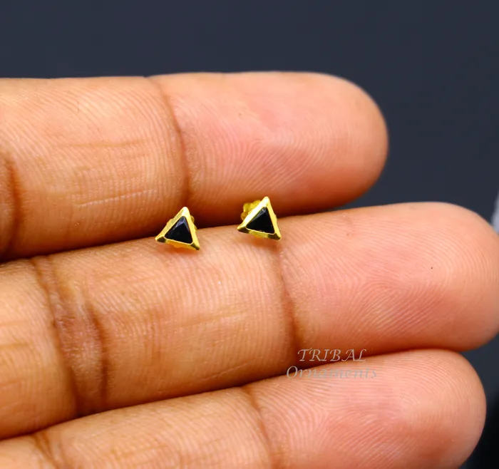 TRIBAL ORNAMENTS Earrings 4mm 18kt yellow gold handmade single stone Triangle shape stud earring cartilage earring customized unisex screw back stud jewelry er150