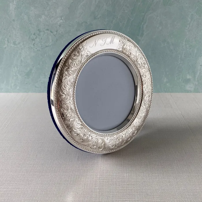 Croghans Rings Sterling Silver Nostalgia Round Picture Frame