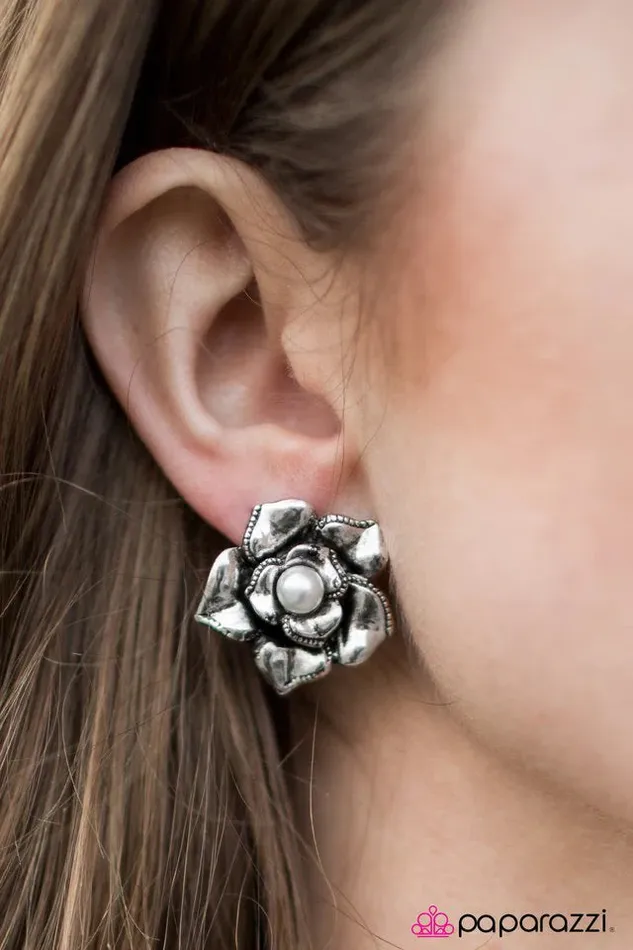 Earrings Paparazzi Jewelry Paparazzi Earring Lets Get Things GROWING White