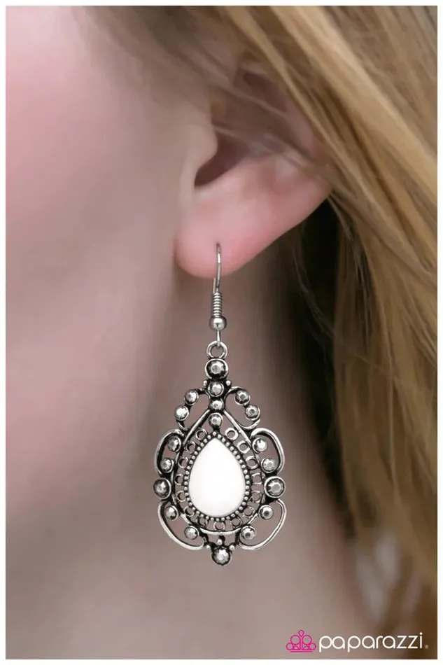 Earrings Paparazzi Jewelry Paparazzi Earring The Heir White