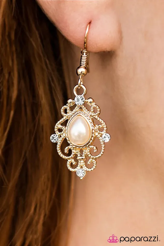Paparazzi Earring Seize The Moment Gold Paparazzi Jewelry Earrings
