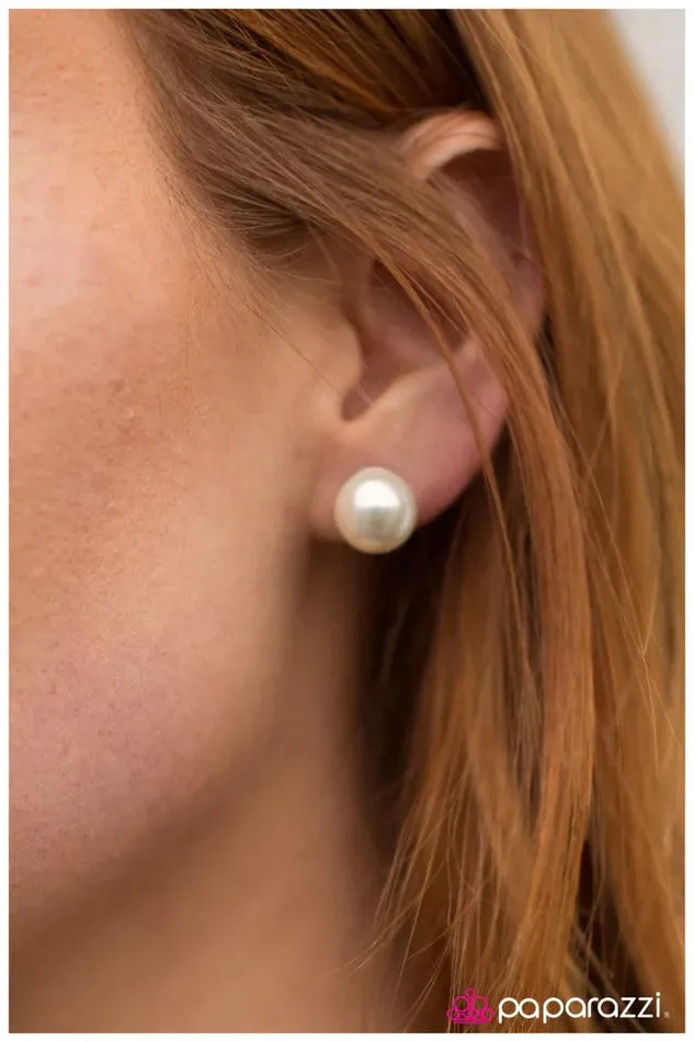 Paparazzi Earring The Socialite White Paparazzi Jewelry Earrings