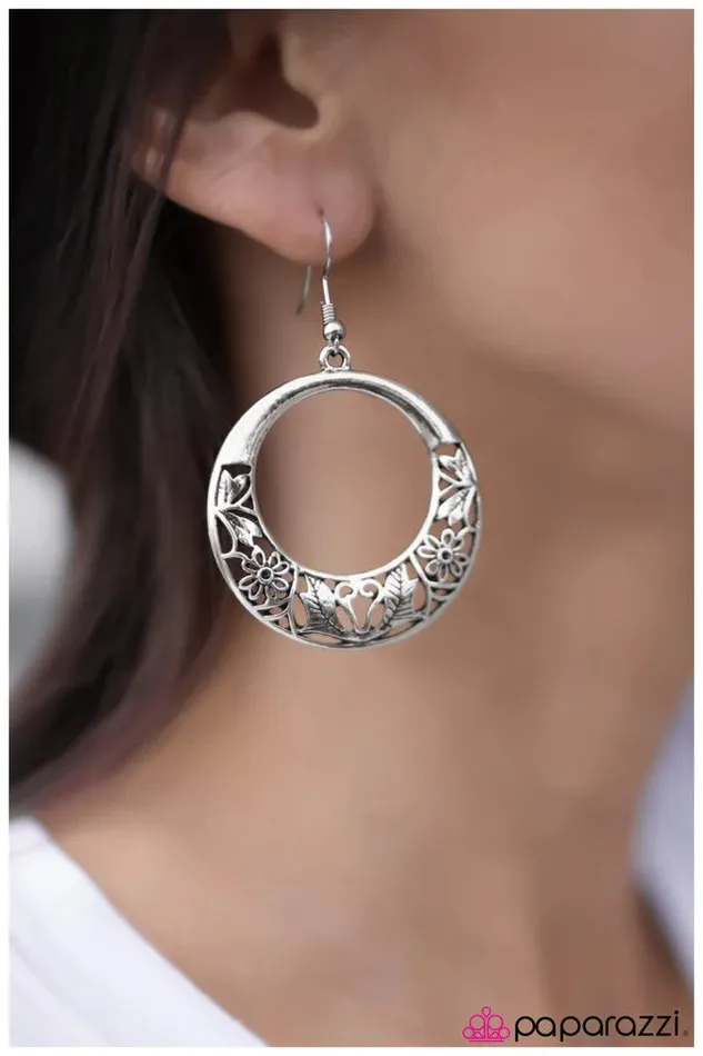 Paparazzi Earring Villa Gardens Silver Paparazzi Jewelry Earrings