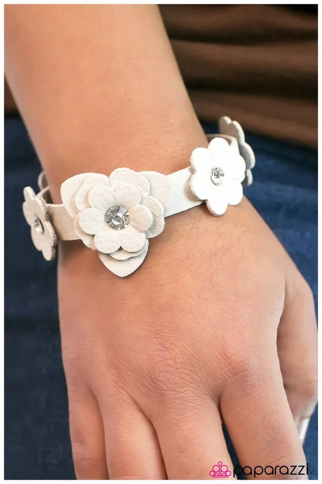 Paparazzi Jewelry Bracelets Paparazzi Bracelet ShowOff White