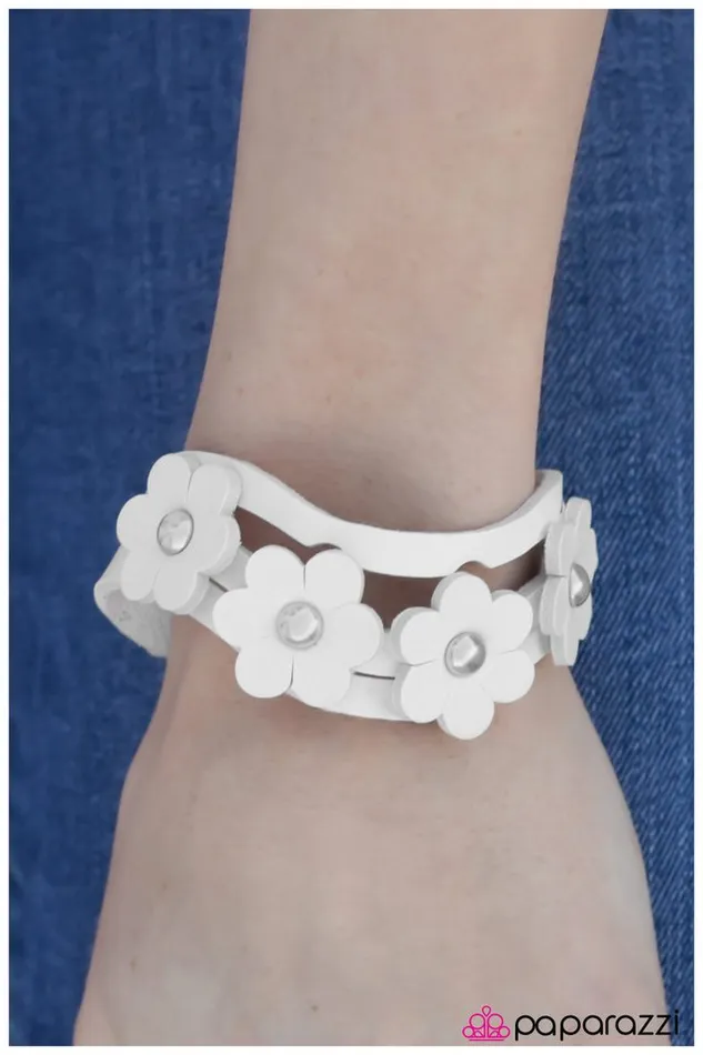 Paparazzi Jewelry Bracelets Paparazzi Bracelet Steady As She Goes White