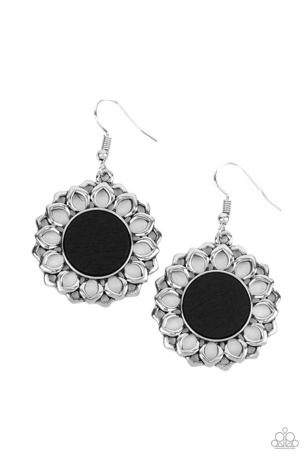 Paparazzi Jewelry Earrings Paparazzi Earring Farmhouse Fashionista Black