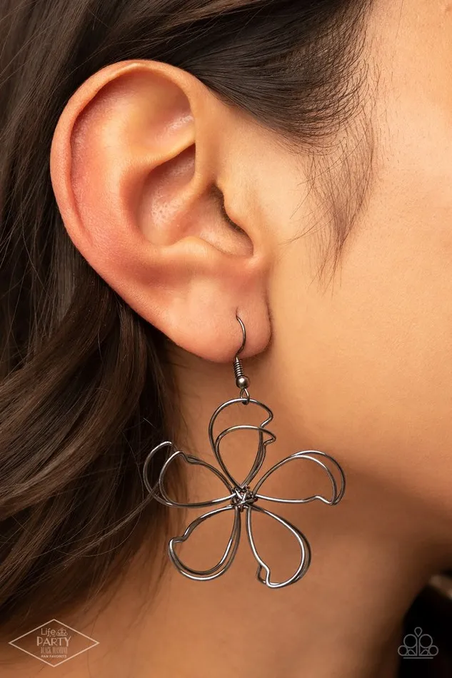 Paparazzi Jewelry Earrings Paparazzi Earring Miss Daisy Gunmetal Large