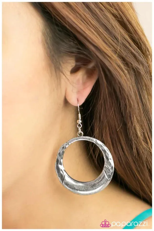 Paparazzi Jewelry Earrings Paparazzi Earring One Way Or Another Silver