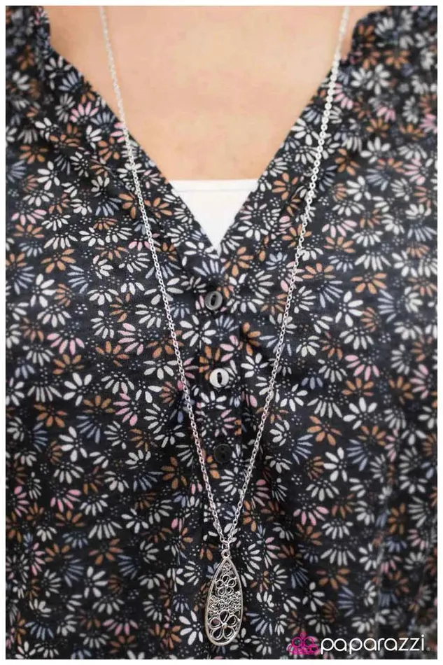 Paparazzi Jewelry Necklaces Paparazzi Necklace All Fine and Dandy Silver