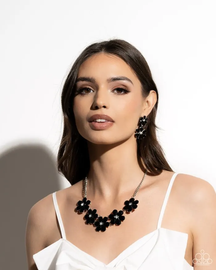 Paparazzi Jewelry Necklaces Paparazzi Necklace Floral Fun Black Paparazzi Jewelry Necklaces Paparazzi Necklace Floral Fun Black