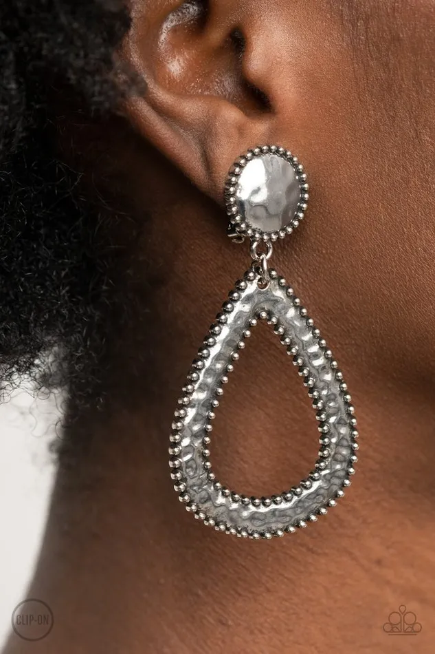 Paparazzi Jewelry Paparazzi Earring Beyond The Borders Silver Earrings