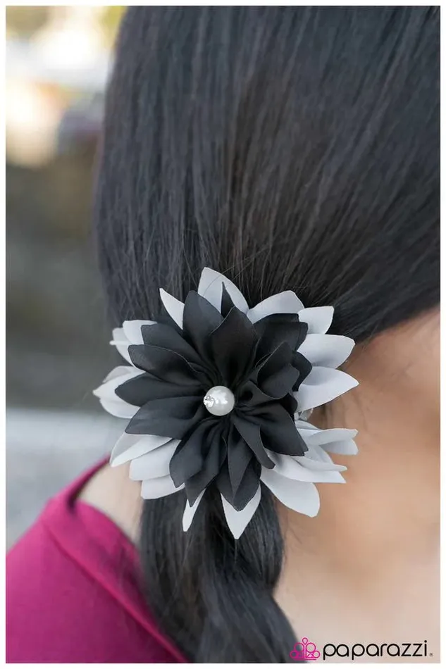 Paparazzi Jewelry Rings Paparazzi Hair Accessories New Yorks Finest Silver