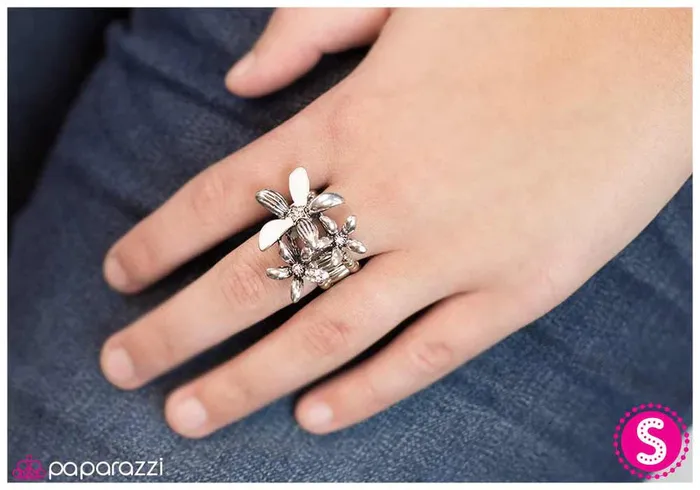 Paparazzi Jewelry Rings Paparazzi Ring Bouquet Of Bling White