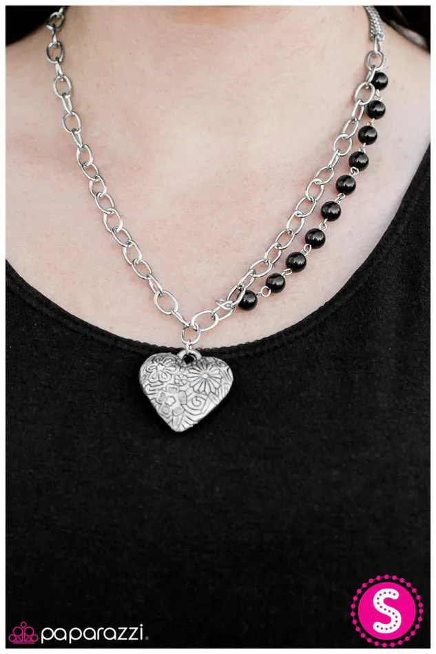 Paparazzi Necklace My Heart Is Set On You Black Paparazzi Jewelry Necklaces