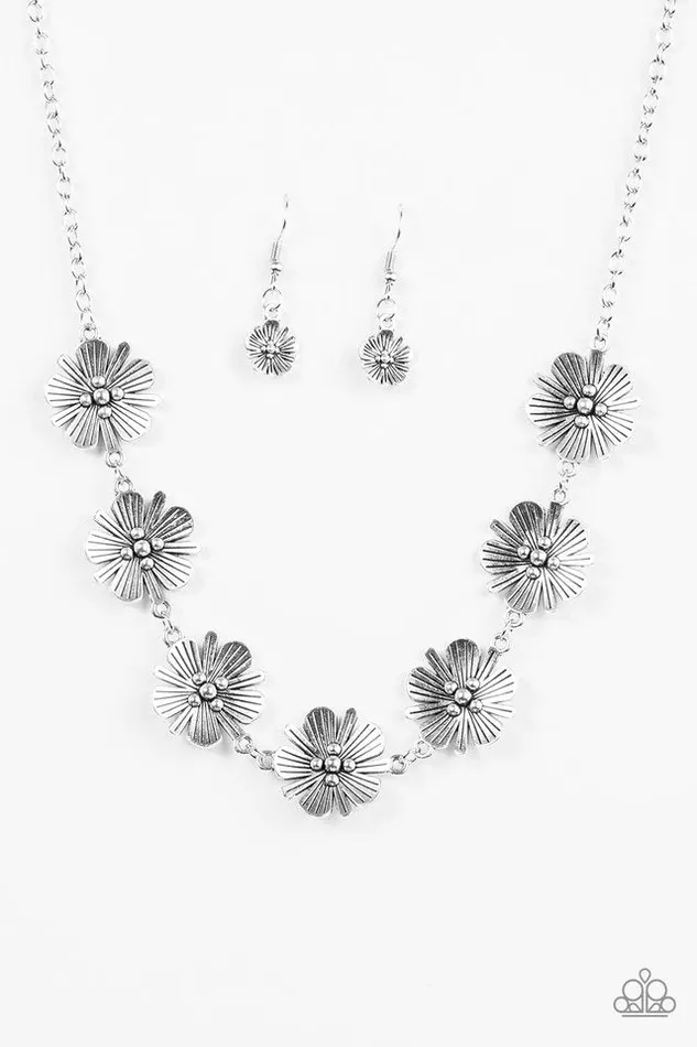 Paparazzi Necklace Poppin Poppies Silver Paparazzi Jewelry Necklaces