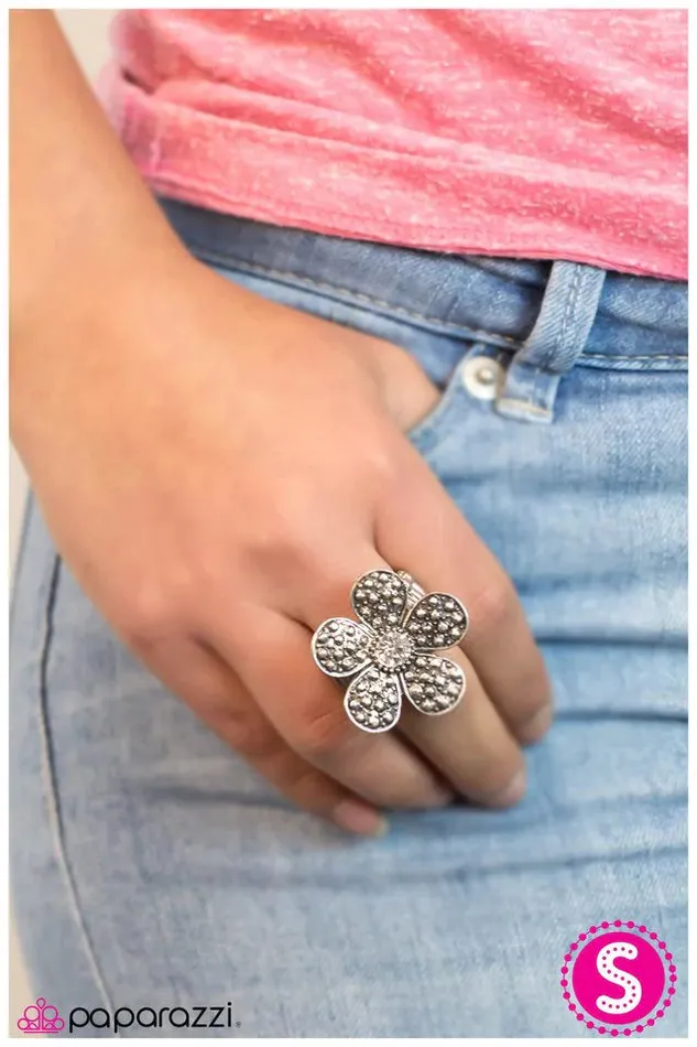 Paparazzi Ring Haute and Heated White Paparazzi Jewelry Rings