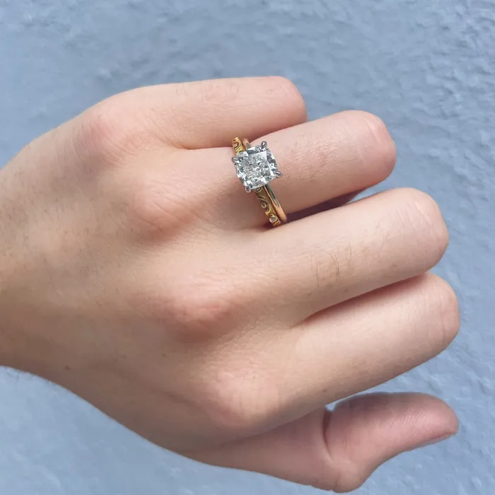 Rings Croghans Diamond Bezel Carved Pattern 18K Yellow Gold Band