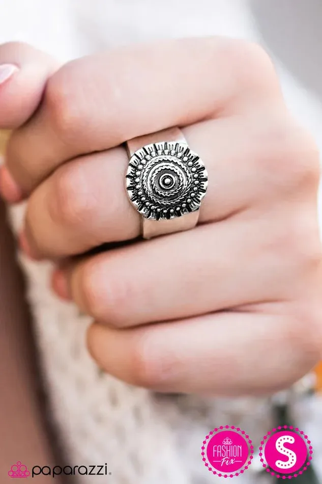 Rings Paparazzi Jewelry Paparazzi Ring Let Me Show You Around Silver